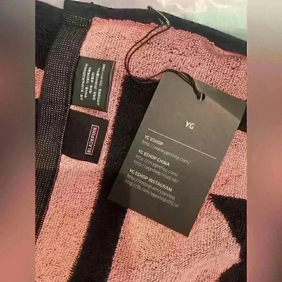 AMEX COACHELLA EXCLUSIVE BLACKPINK TOWEL NEW IN BOX - Picture 5 of 6